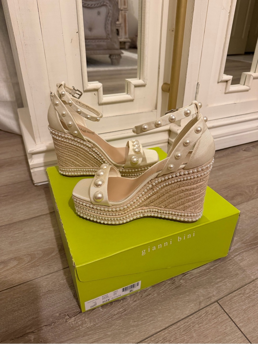 🤍 Gianni Bini Sierah Pearl Wedges – Size 7.5 – Brand New